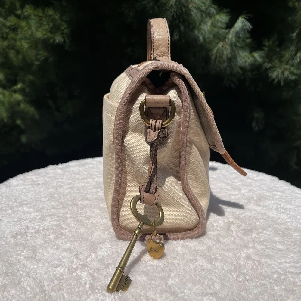 Fossil VRI II Messenger Bag Fabric Flap Tan Top Handle Purse Key Charm Hangtag